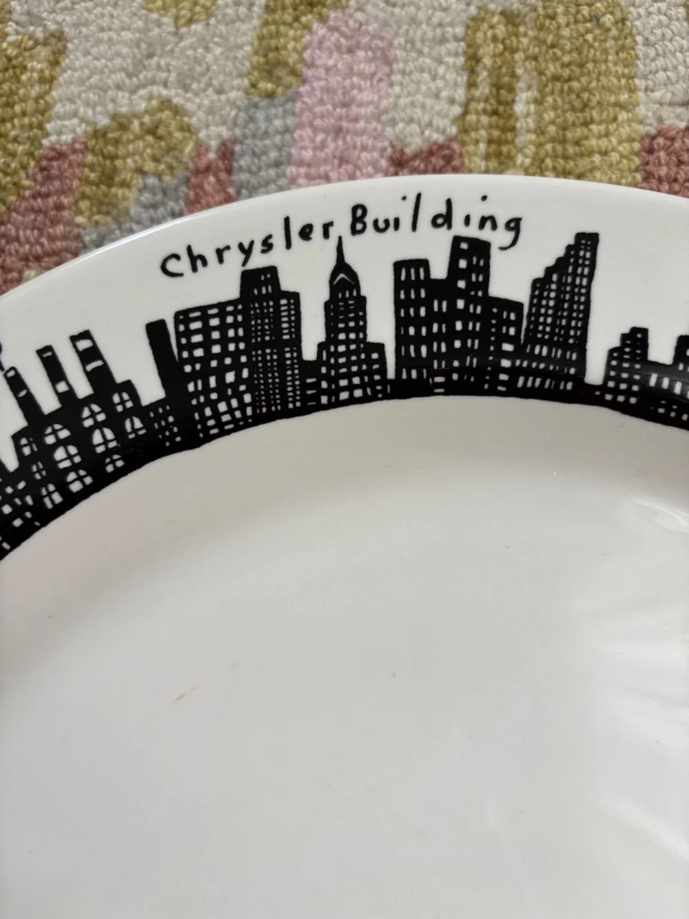 FISHS EDDY 212 Skyline Plate New York Skyline NYC icons (includes Twin Towers)